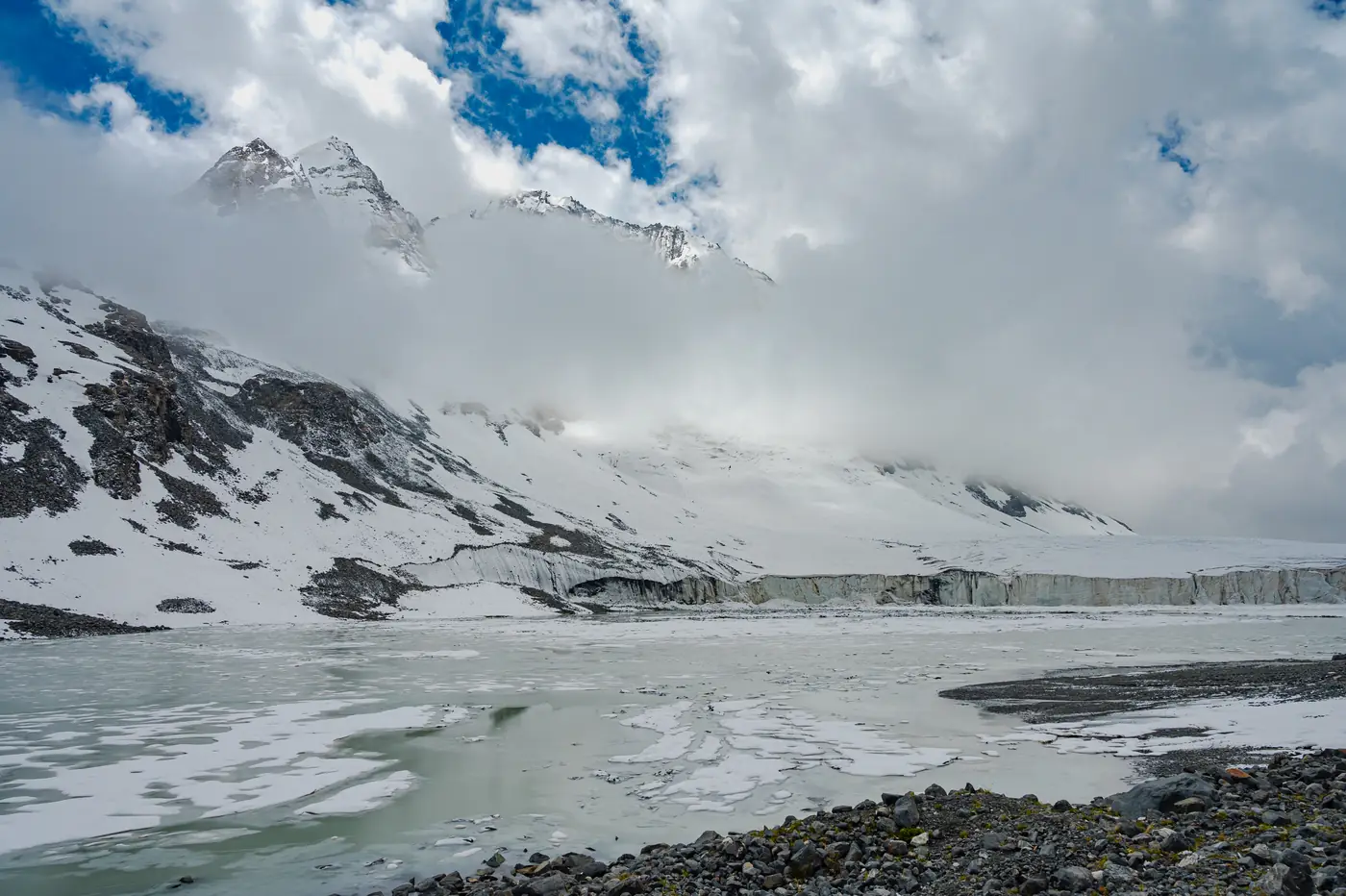 Passes, northern Pakistan. Photograph by Yashkuk