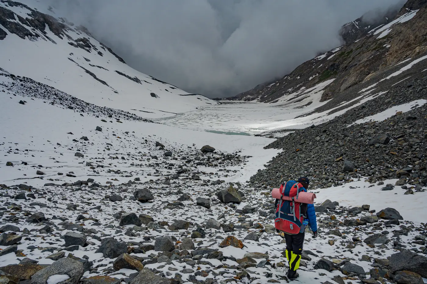 Passes, northern Pakistan. Photograph by Yashkuk