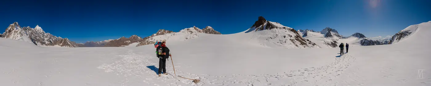Passes, northern Pakistan. Photograph by Yashkuk