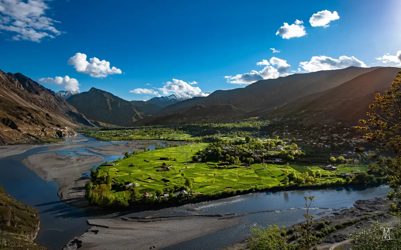 Valleys, northern Pakistan. Photograph by Yashkuk